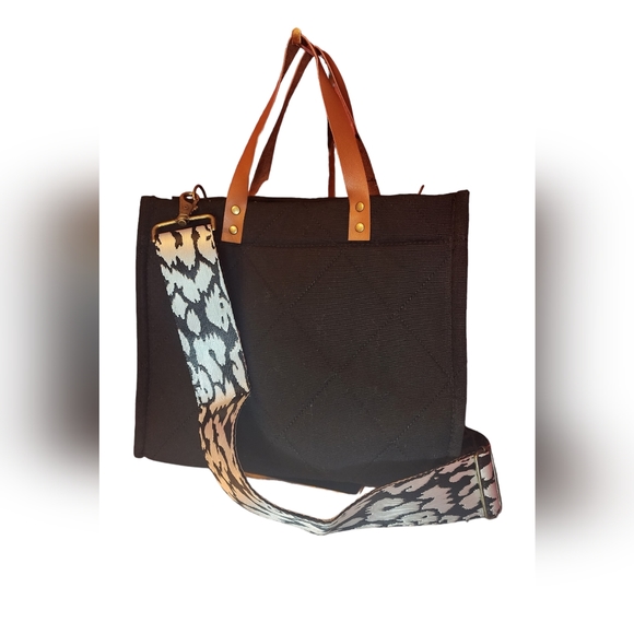 Pretty Simple Carrie Crossbody Tote - Picture 7 of 7